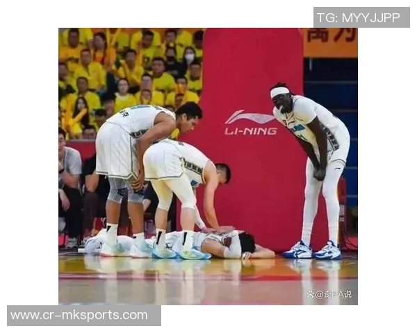 曾凡博空中被撞翻腰椎骨折！山西北京G2判罚引众怒